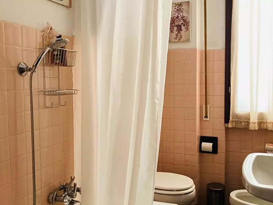 Immagine 9 di Appartamento in vendita  a Massa