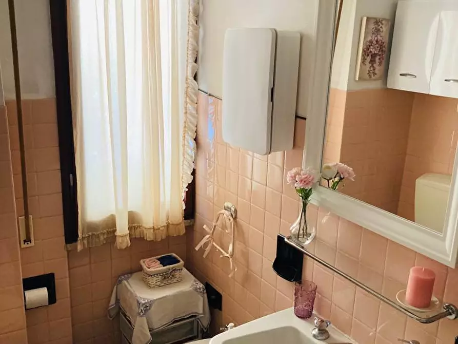 Immagine 10 di Appartamento in vendita  a Massa