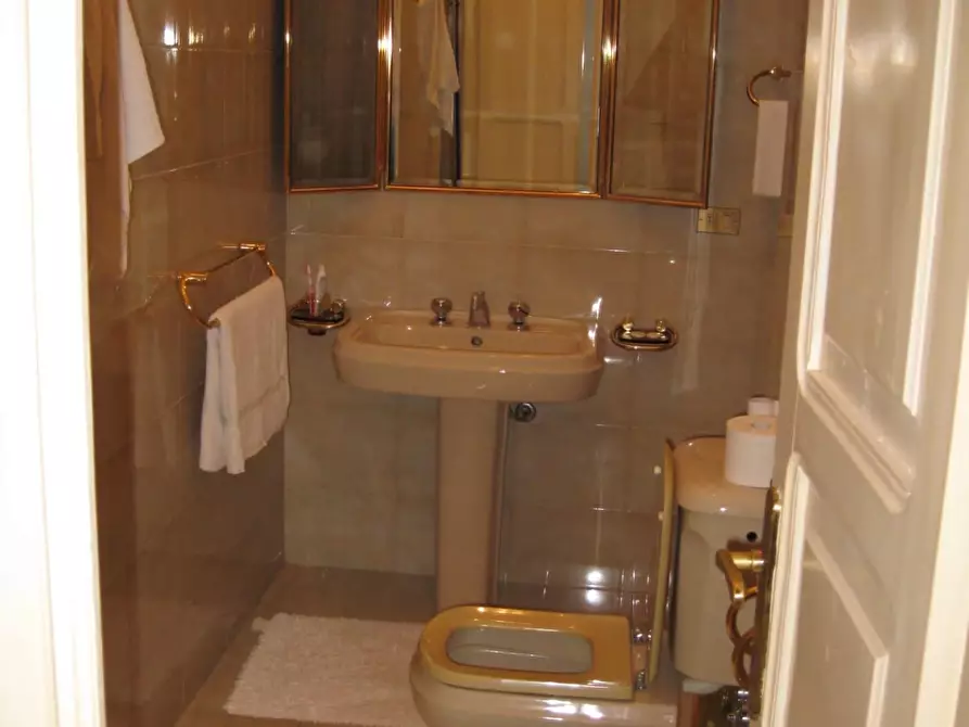 Immagine 10 di Casa semindipendente in vendita  a Carrara