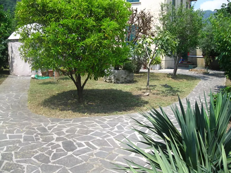 Immagine 3 di Casa semindipendente in vendita  a Carrara