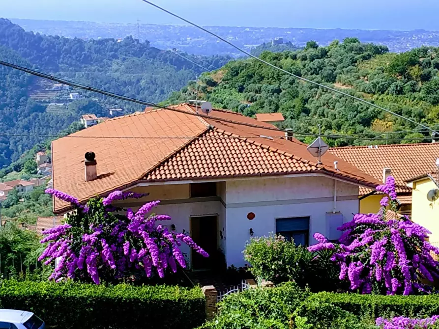 Immagine 1 di Casa indipendente in vendita  a Montignoso