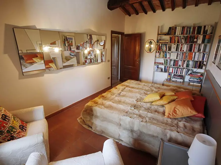 Immagine 25 di Casa colonica in vendita  a Larciano