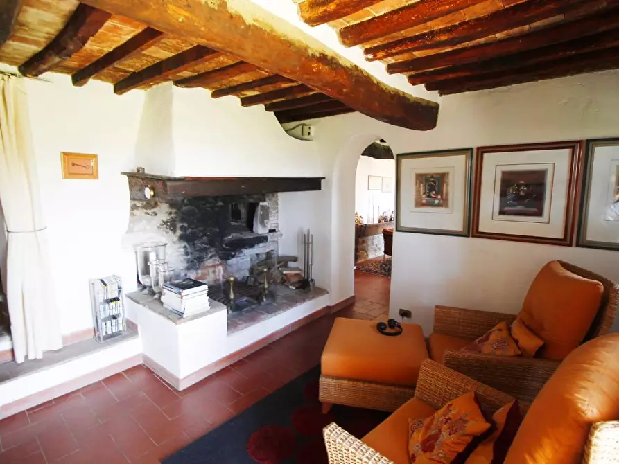 Immagine 11 di Casa colonica in vendita  a Larciano