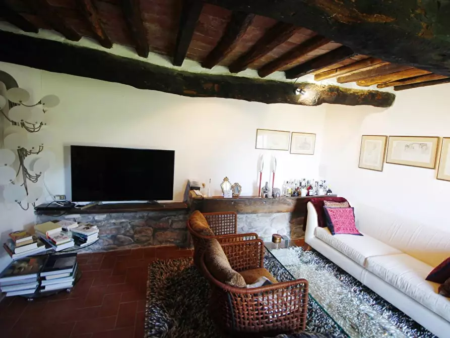 Immagine 9 di Casa colonica in vendita  a Larciano
