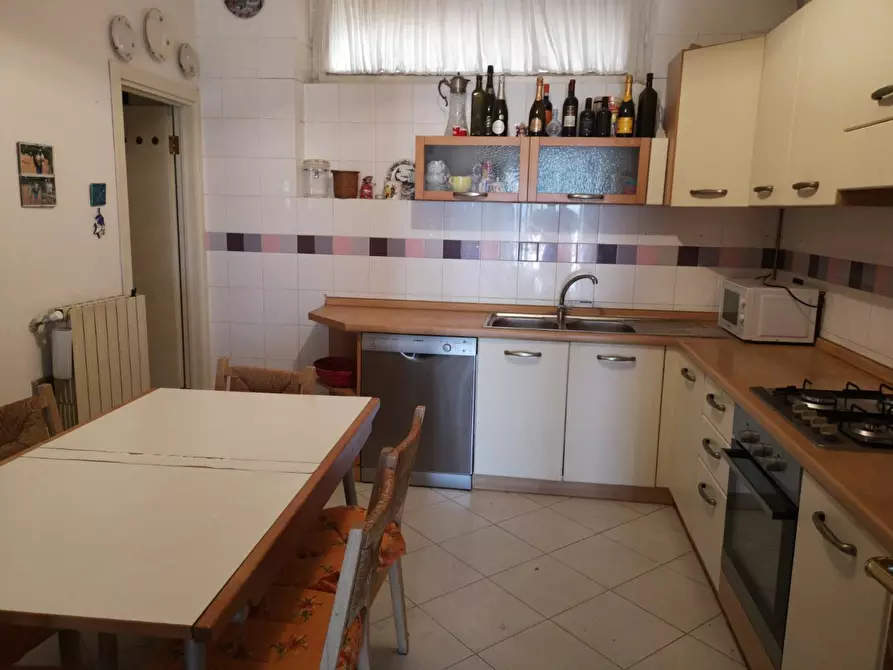 Immagine 11 di Appartamento in vendita  a Massa