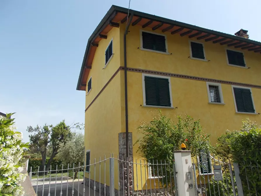 Immagine 1 di Casa bifamiliare in vendita  a Pietrasanta