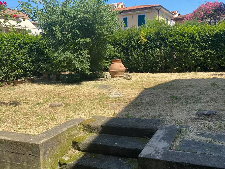 Immagine 37 di Villa in vendita  a Empoli