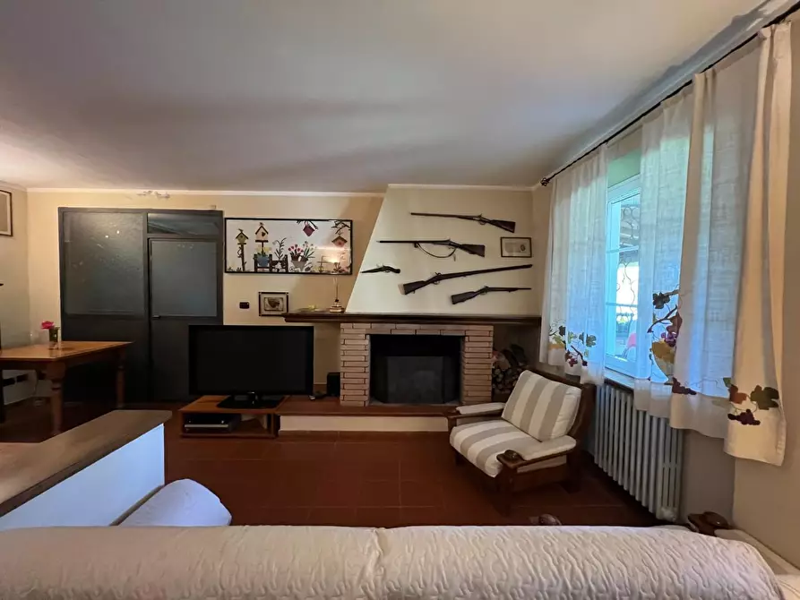 Immagine 33 di Agriturismo in vendita  a Castelnuovo Magra