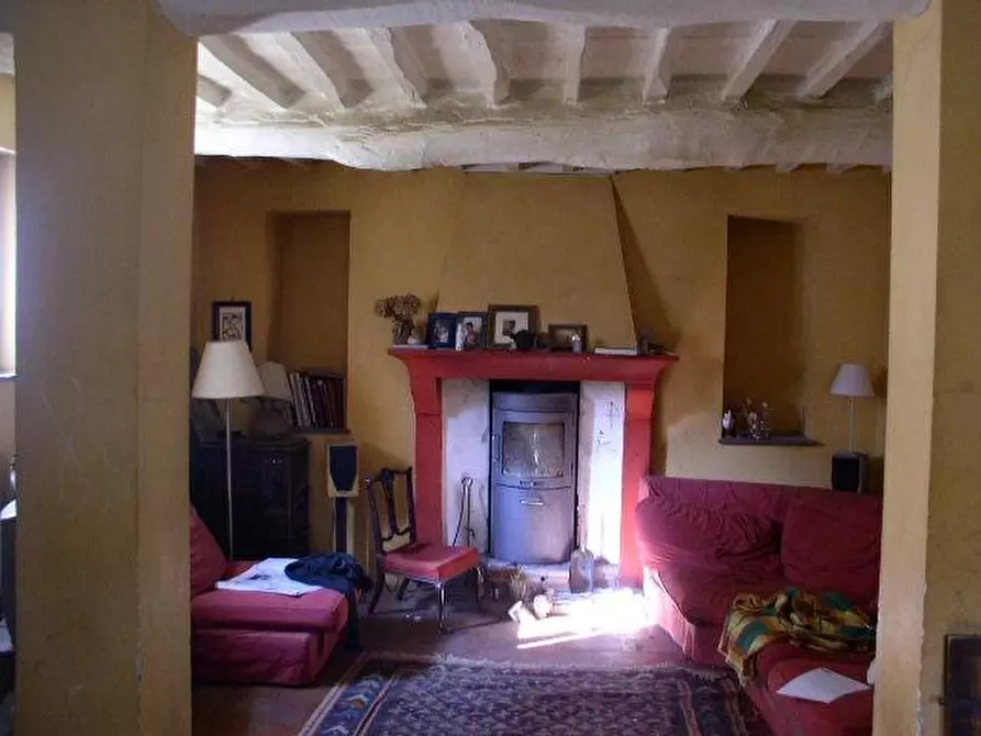 Immagine 13 di Rustico / casale in vendita  a Lucca