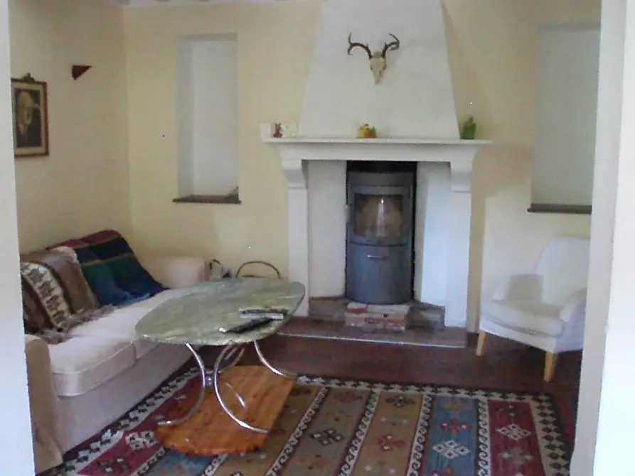 Immagine 5 di Rustico / casale in vendita  a Lucca