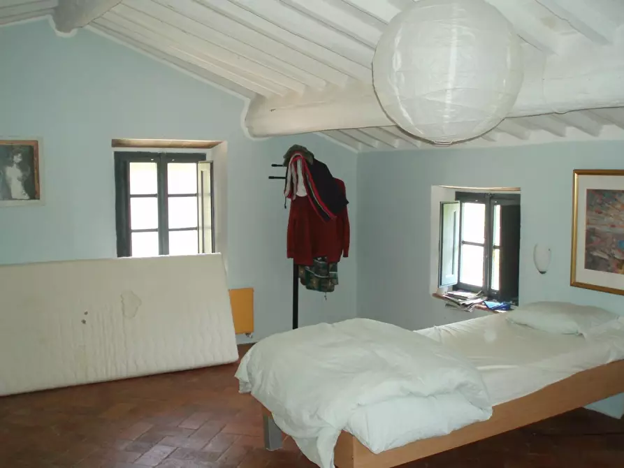 Immagine 9 di Rustico / casale in vendita  a Lucca