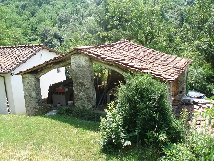 Immagine 12 di Rustico / casale in vendita  a Lucca