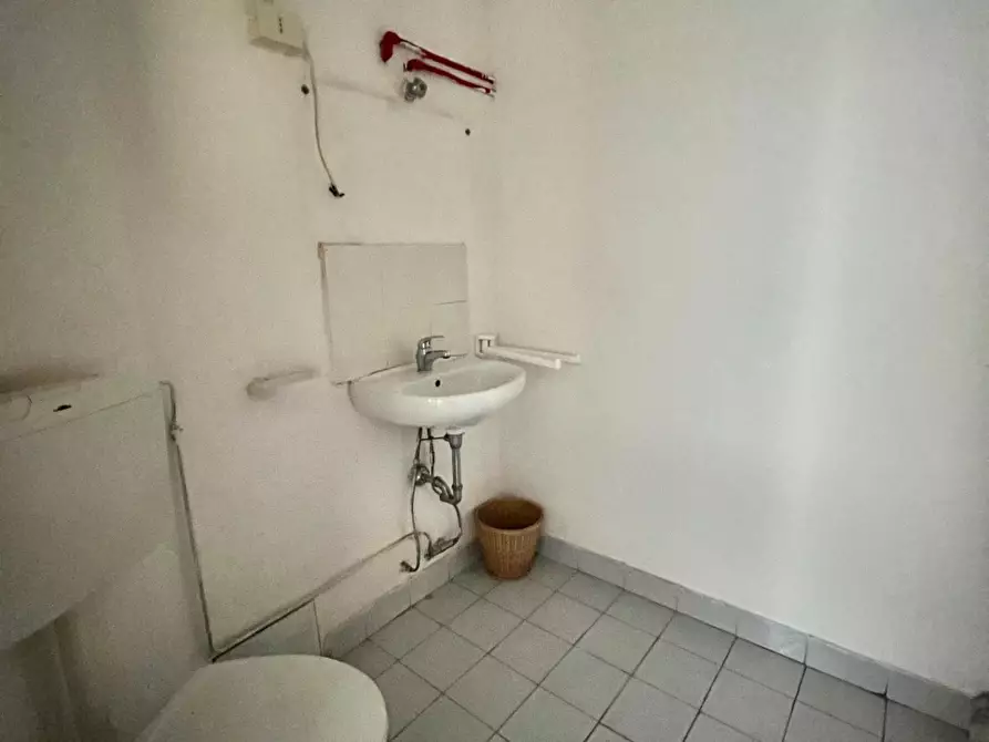 Immagine 15 di Appartamento in vendita  a Pontedera