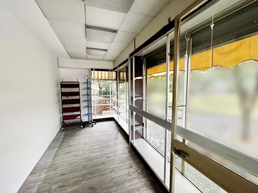 Immagine 6 di Locale commerciale in vendita  a San Giuliano Terme