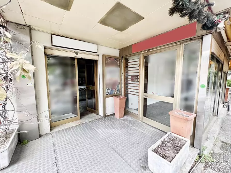 Immagine 5 di Locale commerciale in vendita  a San Giuliano Terme