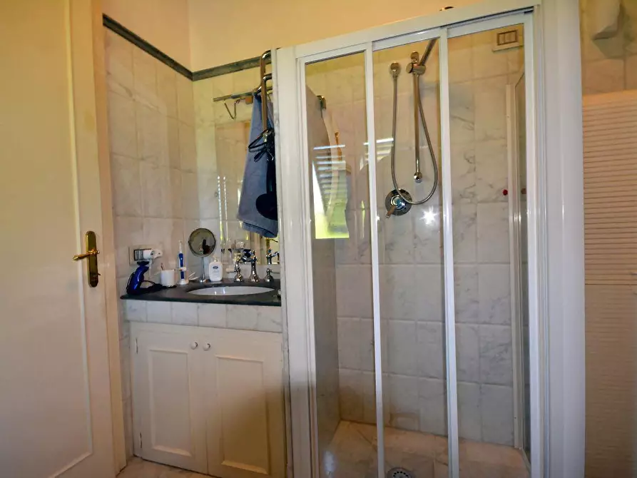 Immagine 12 di Villa in vendita  a Lucca