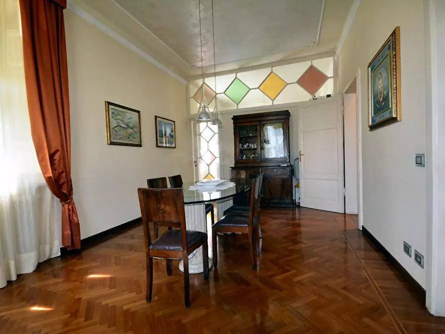 Immagine 5 di Villa in vendita  a Lucca