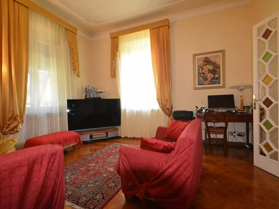 Immagine 6 di Villa in vendita  a Lucca