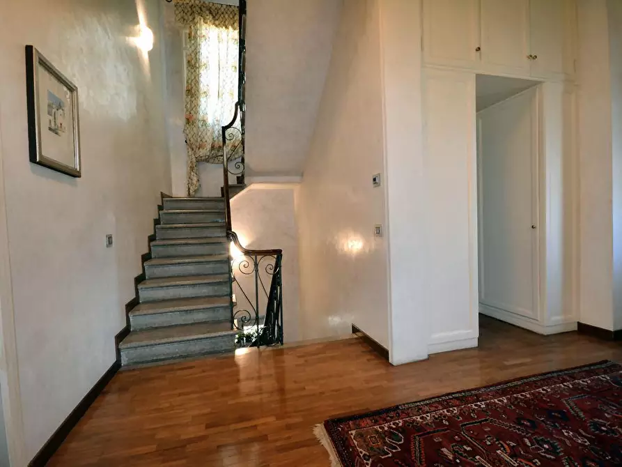 Immagine 9 di Villa in vendita  a Lucca