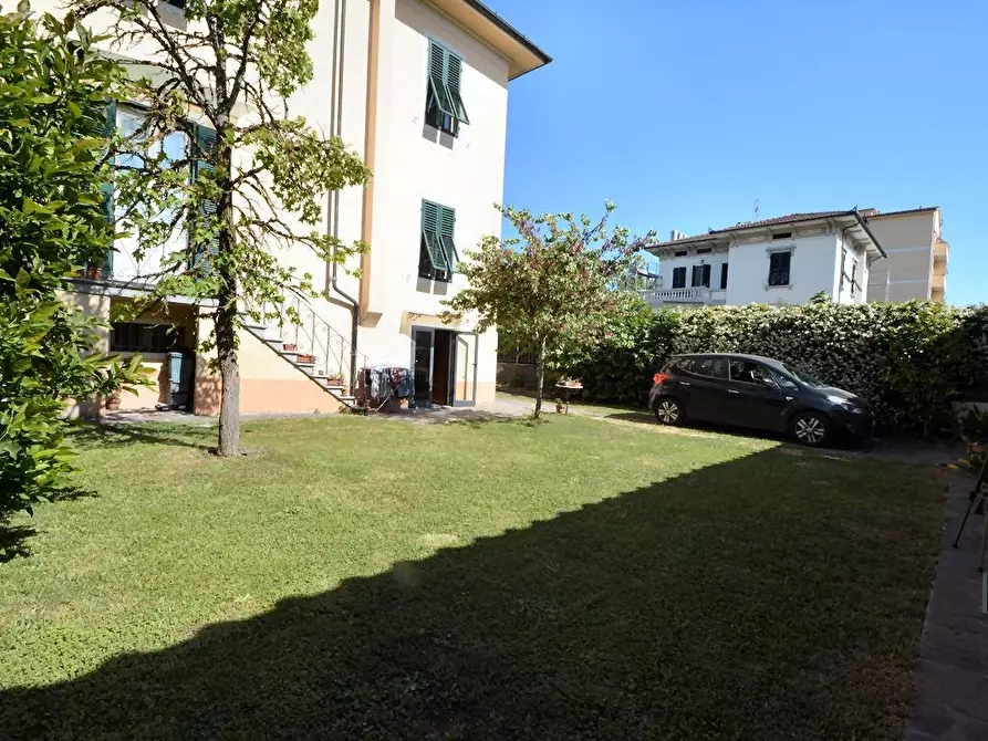 Immagine 30 di Villa in vendita  a Lucca