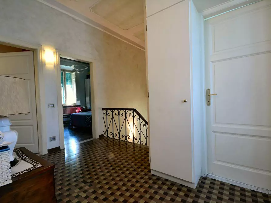 Immagine 17 di Villa in vendita  a Lucca