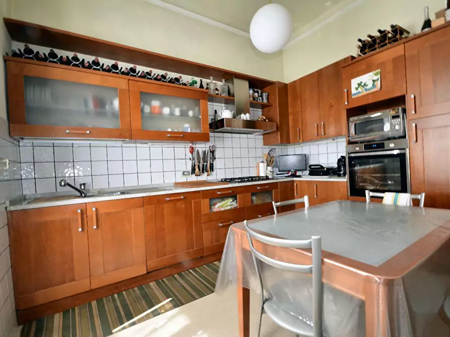 Immagine 7 di Villa in vendita  a Lucca