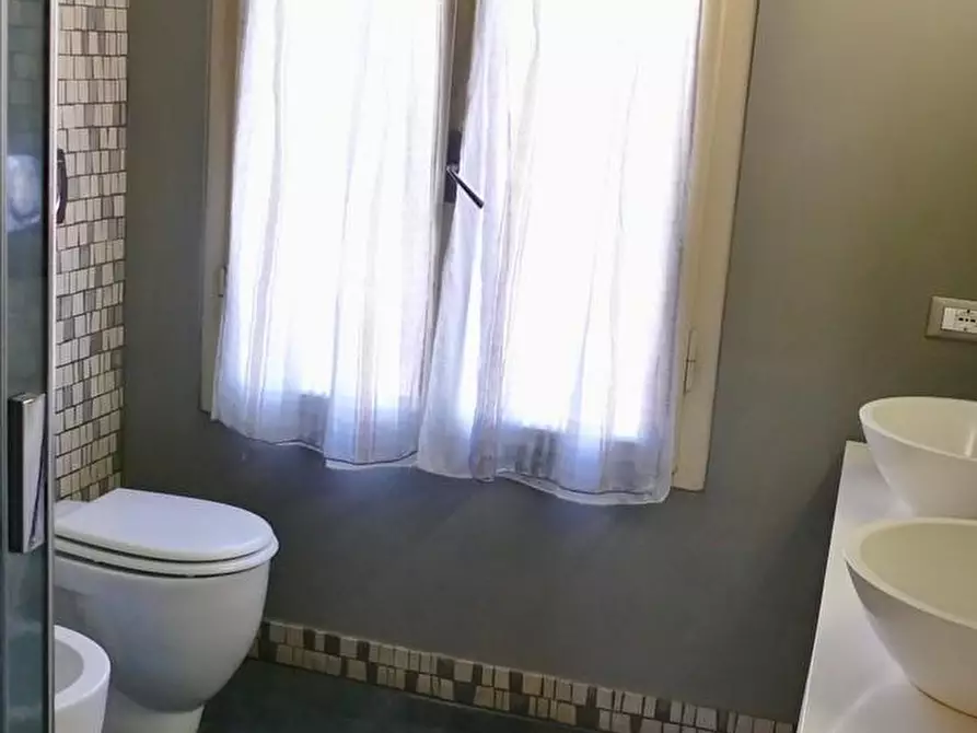 Immagine 8 di Villa in vendita  a Cascina