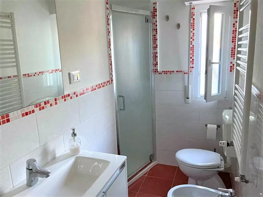 Immagine 5 di Appartamento in affitto  a Massa