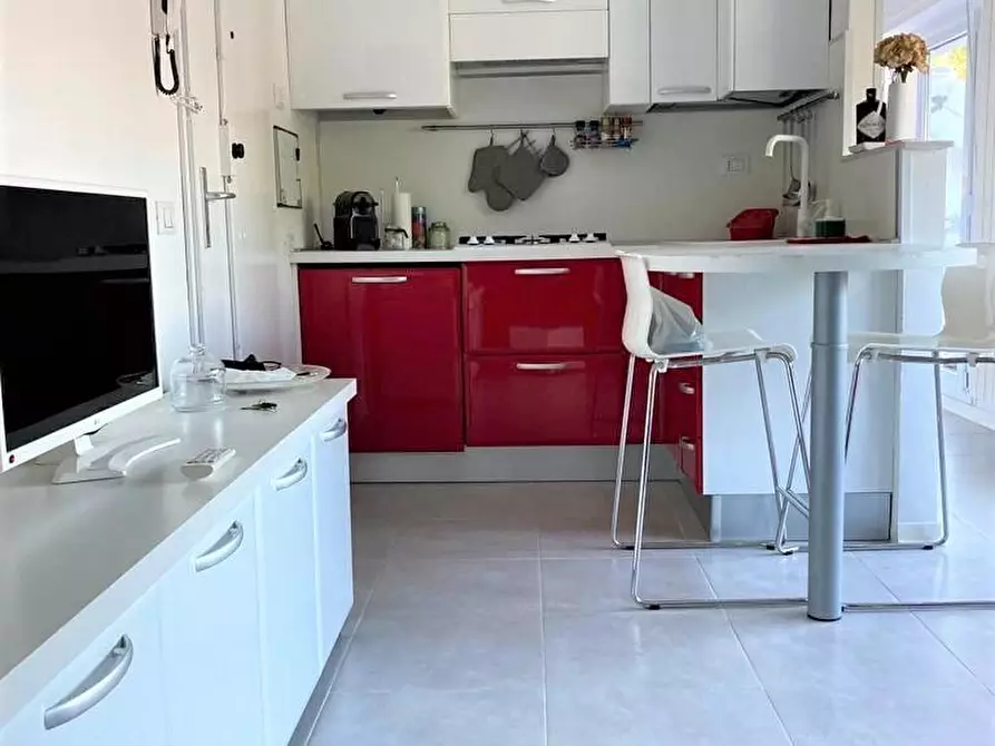 Immagine 3 di Appartamento in affitto  a Massa