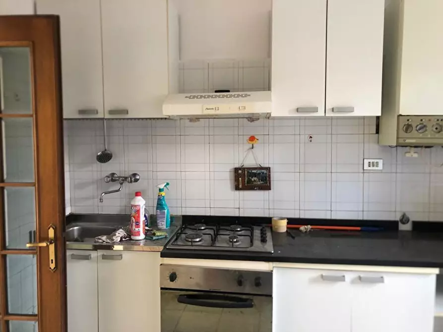 Immagine 2 di Appartamento in vendita  a Carrara