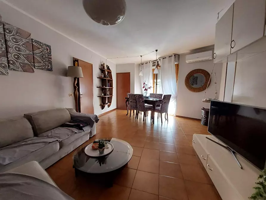 Immagine 2 di Appartamento in vendita  a Cascina