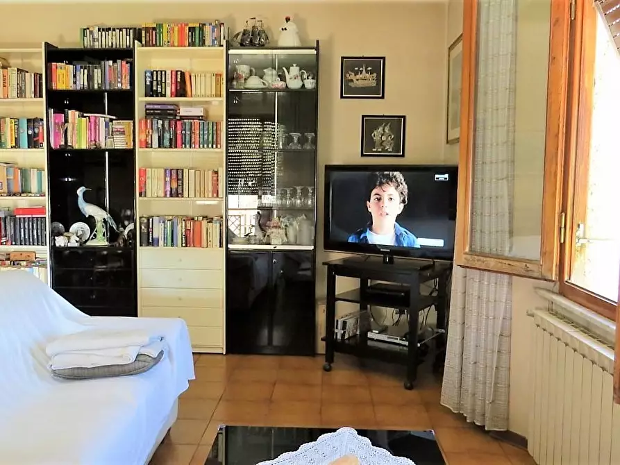 Immagine 2 di Appartamento in vendita  a Massa