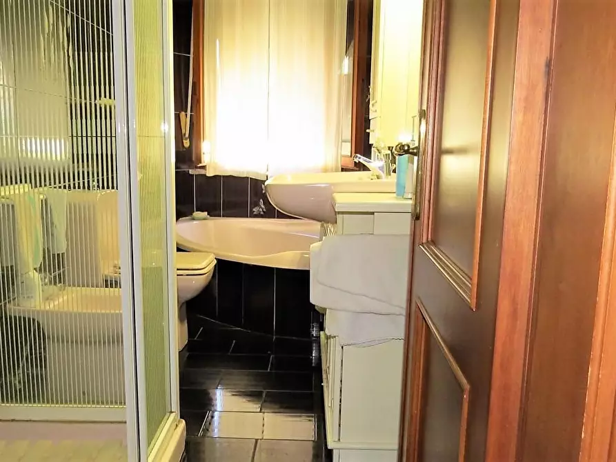 Immagine 9 di Appartamento in vendita  a Massa