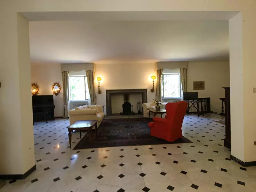 Immagine 12 di Villa in vendita  a Camaiore