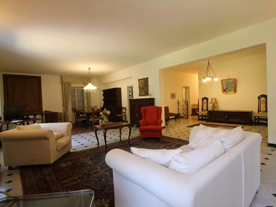 Immagine 17 di Villa in vendita  a Camaiore