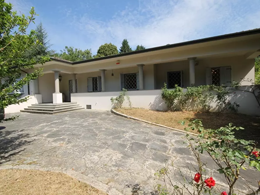 Immagine 10 di Villa in vendita  a Camaiore