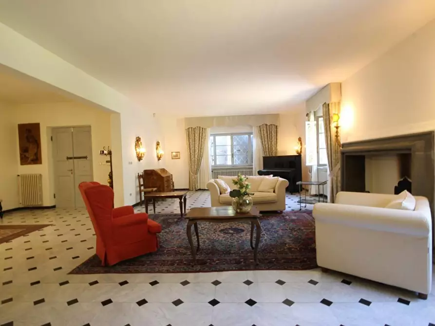 Immagine 19 di Villa in vendita  a Camaiore