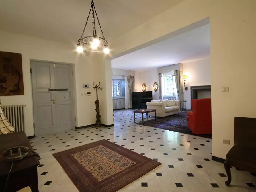 Immagine 13 di Villa in vendita  a Camaiore
