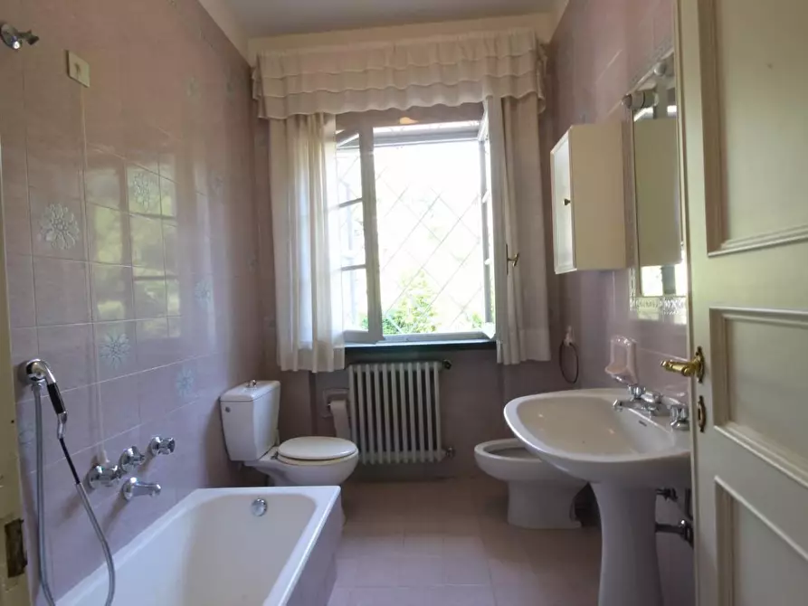 Immagine 31 di Villa in vendita  a Camaiore