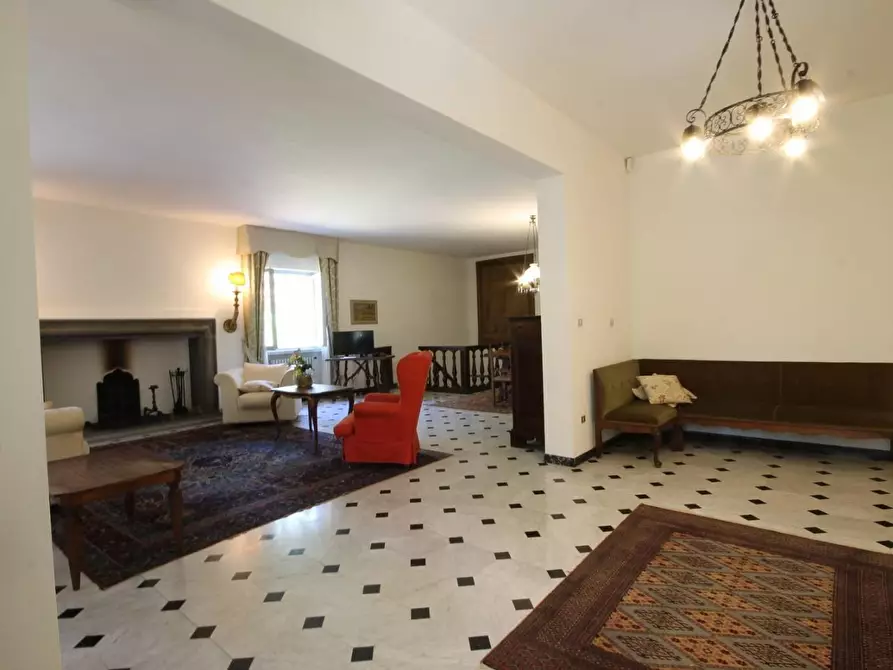 Immagine 11 di Villa in vendita  a Camaiore