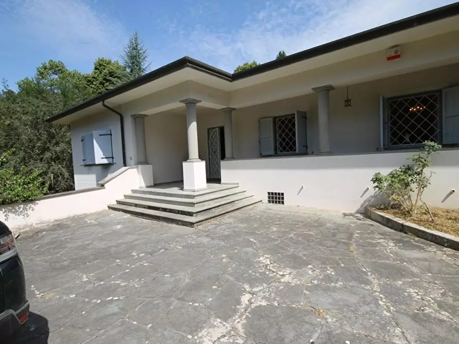 Immagine 9 di Villa in vendita  a Camaiore