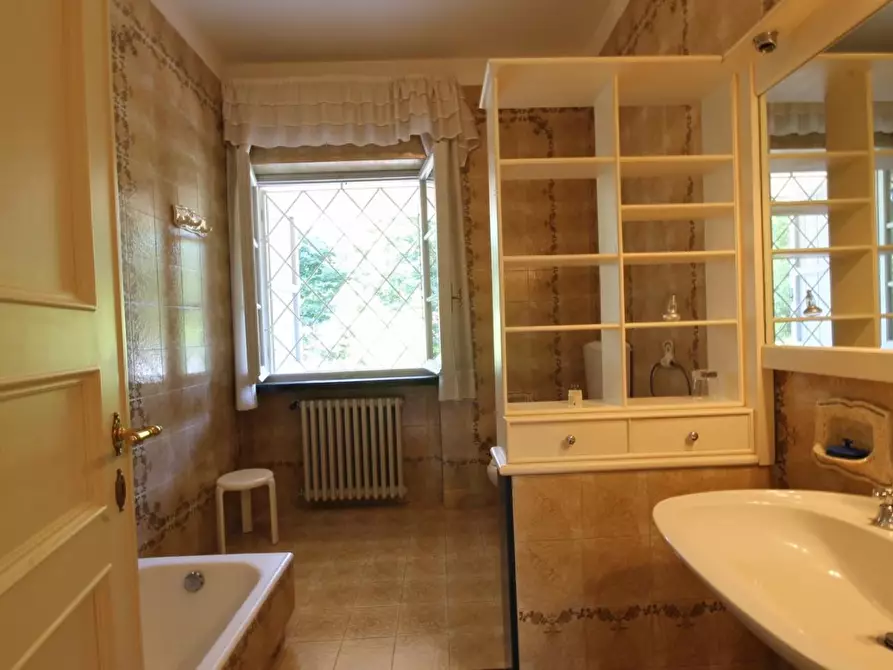 Immagine 27 di Villa in vendita  a Camaiore