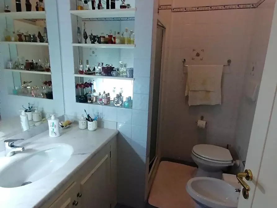 Immagine 19 di Villa in vendita  a Lucca