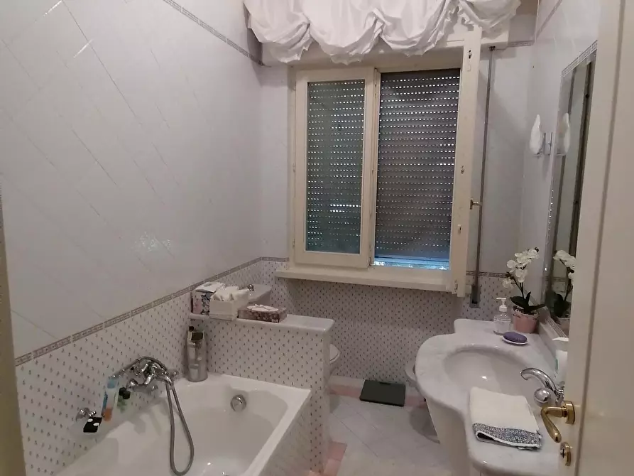 Immagine 28 di Villa in vendita  a Lucca