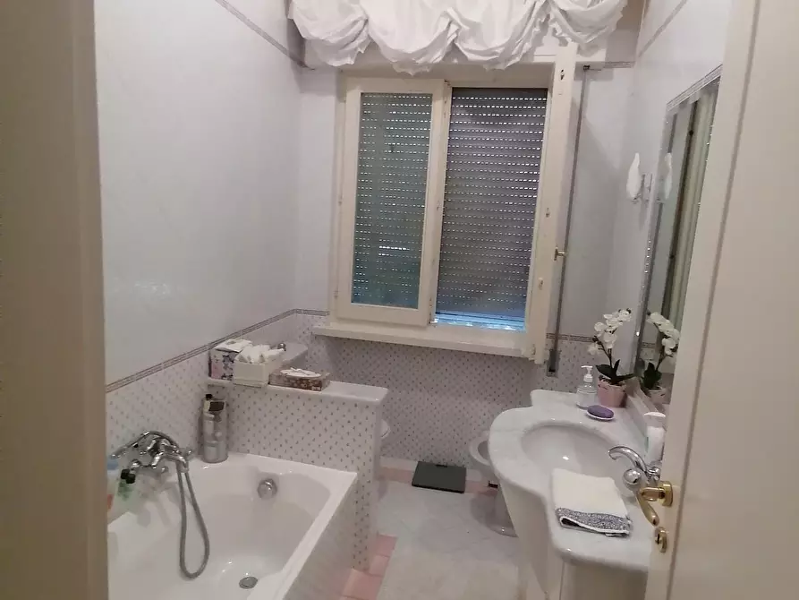 Immagine 26 di Villa in vendita  a Lucca