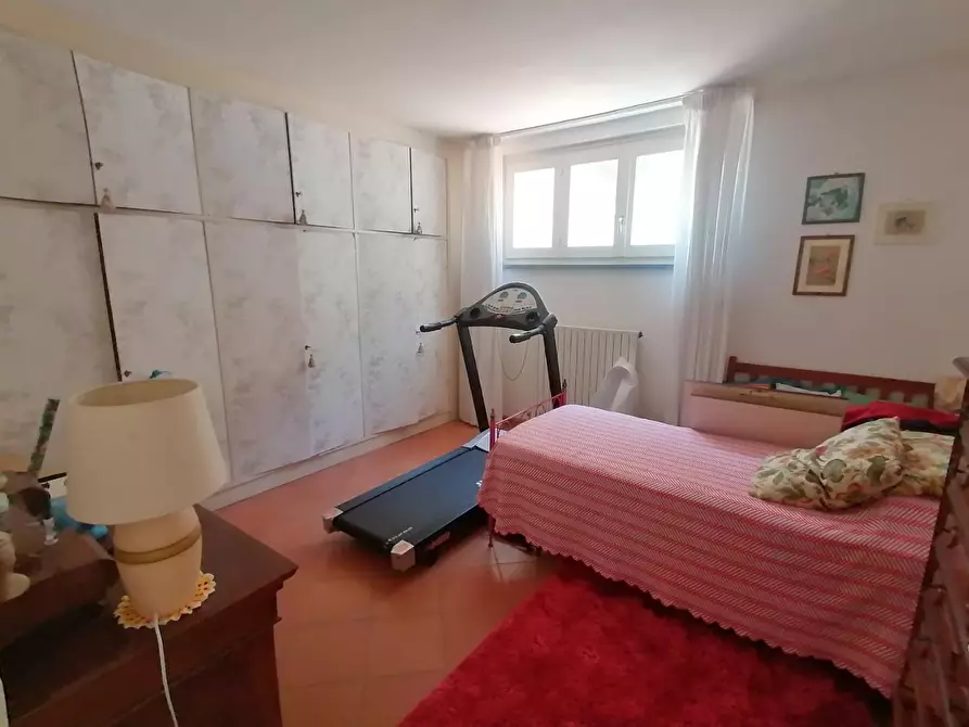 Immagine 5 di Villa in vendita  a Lucca