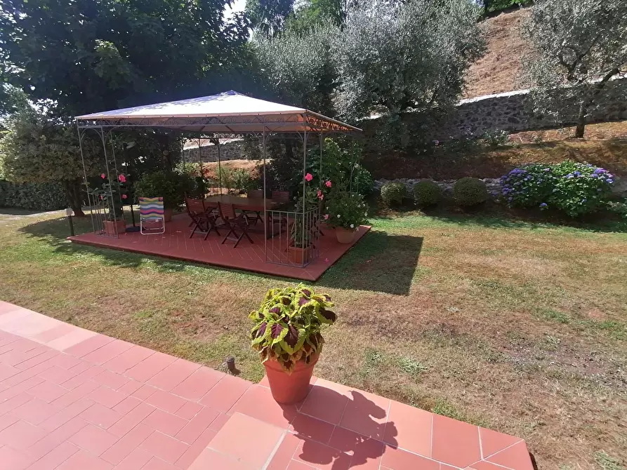 Immagine 35 di Villa in vendita  a Lucca