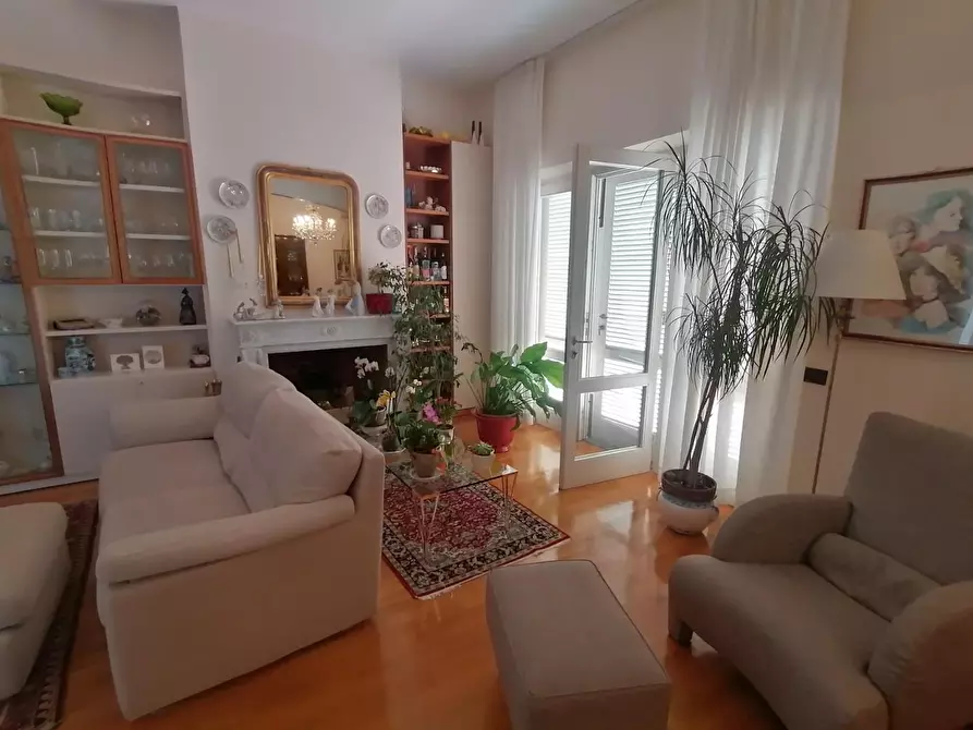 Immagine 33 di Villa in vendita  a Lucca