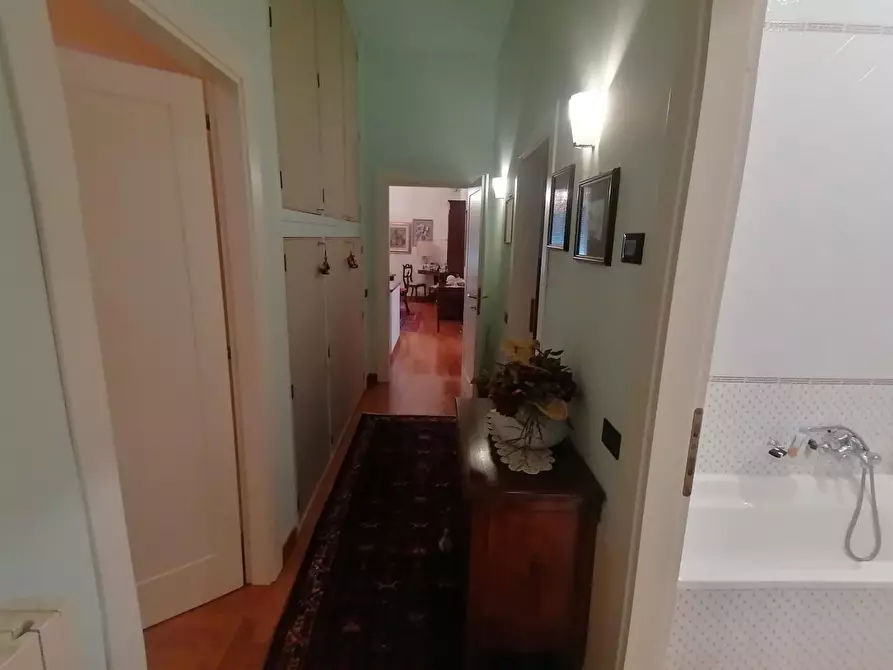 Immagine 22 di Villa in vendita  a Lucca