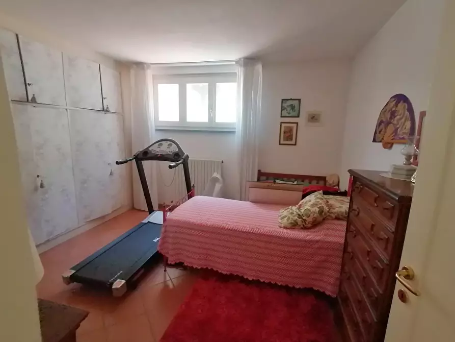 Immagine 4 di Villa in vendita  a Lucca